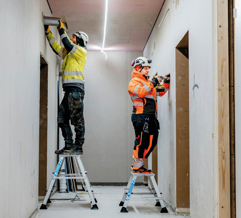 Arbejdsbuk - 2 x 2 trin - platform 600 x 300 mm - Zarges XLstep P - bred