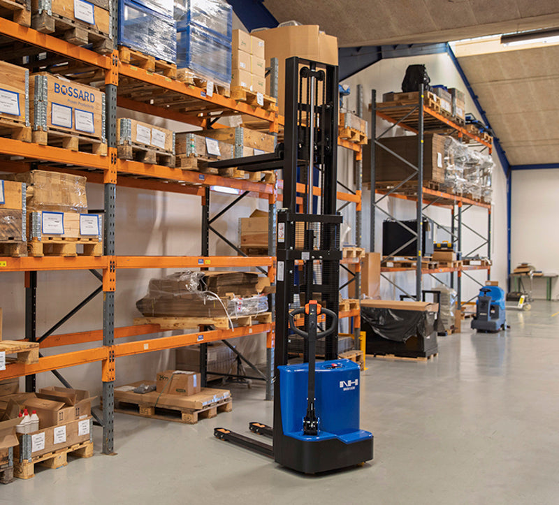 Selvkørende stabler - 1500 kg - Løftehøjder 1600 - 3500 mm